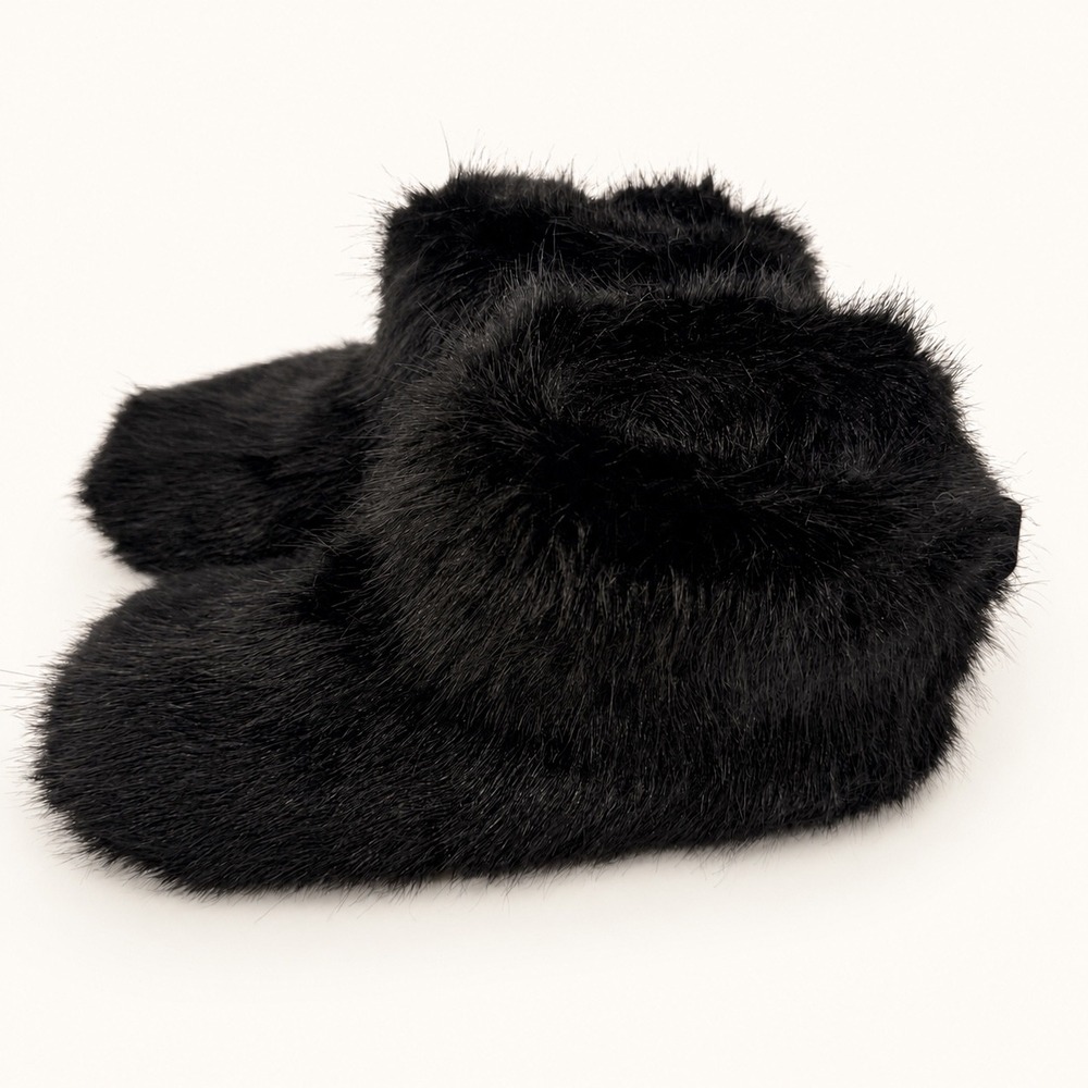 UGG Amary Women 9 Boots Black Faux Fur Fluffy Ankle Booties Cabincore Aprés Ski